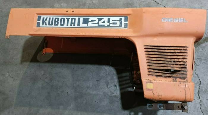 Farmland Tractor - 37220-18113, Kubota, Hood, Used