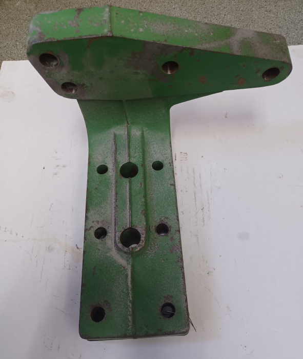 Farmland Tractor - R75322 - L.H. Bracket