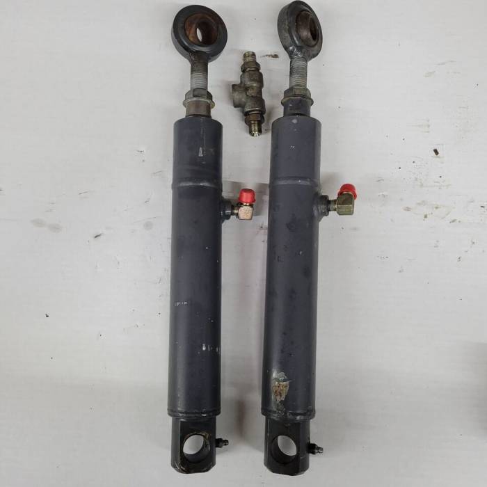 Farmland - YW012-00104 Dual Lift Cylinders