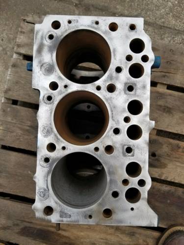 Farmland - SBA110106710 - Ford 1710 CYLINDER BLOCK, Used - Image 2