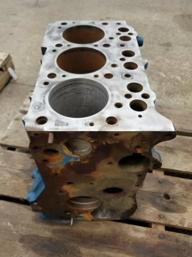 Farmland - SBA110106710 - Ford 1710 CYLINDER BLOCK, Used - Image 3