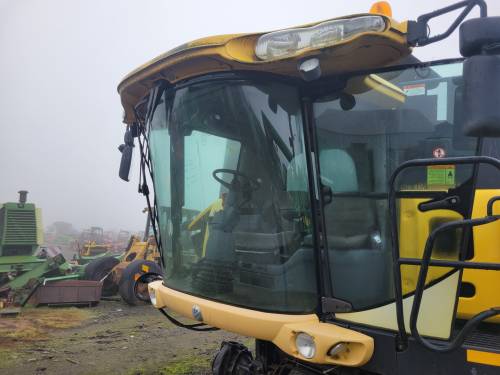 Farmland - CX840 New Holland Combine Cab - Image 2