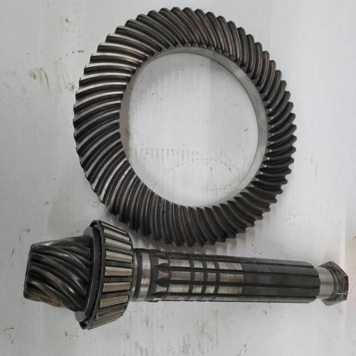 Farmland Tractor - RE52043 Ring and Pinion - Image 1